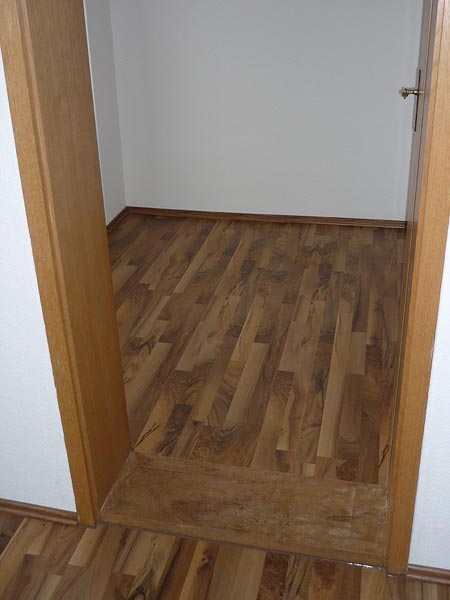 Individueller Möbelbau, Innenausbau - Laminatfußboden